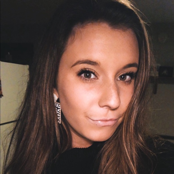 Meet your Posher, Jillian - Picture 1 of 1